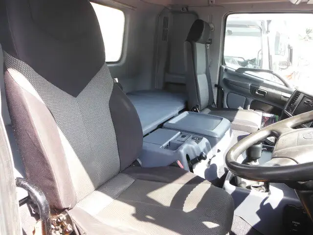 日野 プロフィア 大型 トラクター 2デフ ベッドの中古トラック画像9