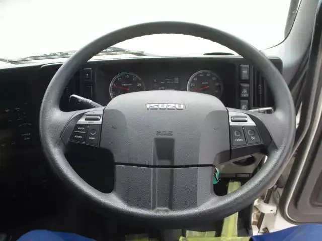 いすゞ ギガ 大型 ウイング ベッド 2PG-CYJ77Cの中古トラック画像11