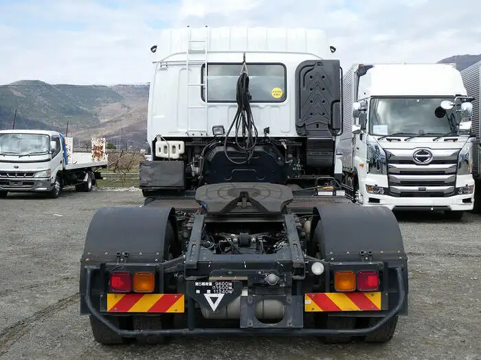 いすゞ ギガ 大型 トラクター ハイルーフ 1デフの中古トラック画像4