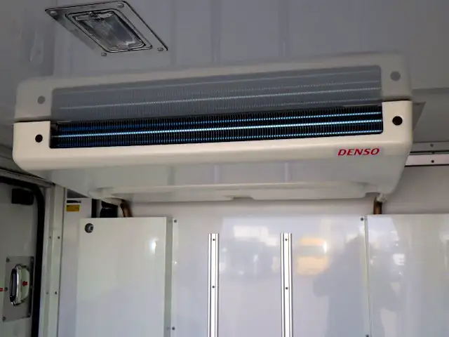 マツダ ボンゴ 小型 冷凍冷蔵 中温 床ステンの中古トラック画像8