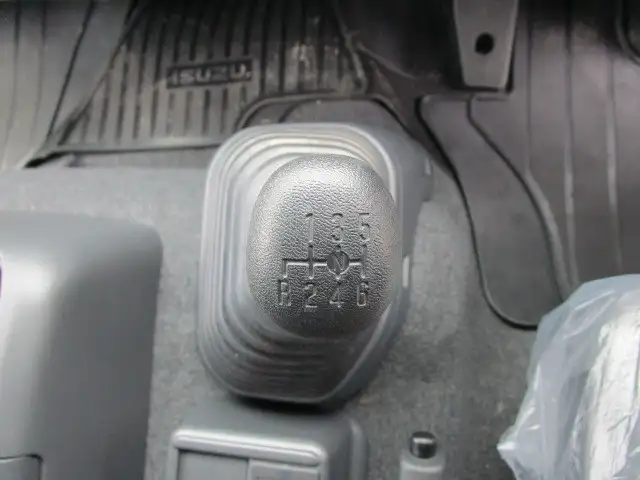 いすゞ フォワード 中型/増トン ウイング エアサス ベッドの中古トラック画像14