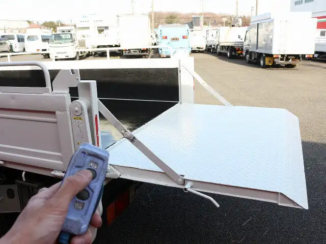いすゞ エルフ 小型 平ボディ パワーゲート 床鉄板の中古トラック画像7
