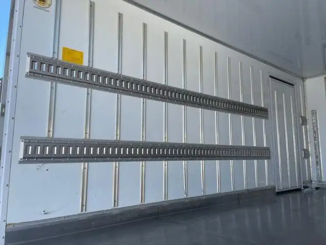 三菱 キャンター 小型 冷凍冷蔵 低温 床ステンの中古トラック画像9