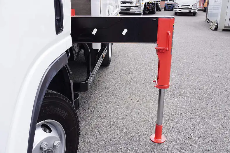 いすゞ エルフ 小型 クレーン付 床鉄板 4段の中古トラック画像9