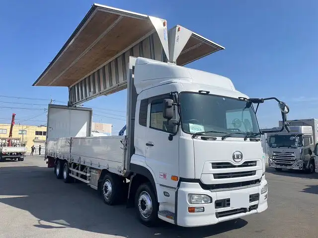 日産UD クオン 大型 ウイング エアサス ベッドの中古トラック画像2