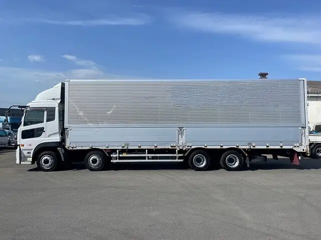 日産UD クオン 大型 ウイング エアサス ベッドの中古トラック画像4