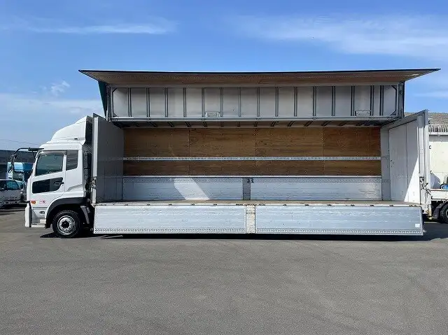 日産UD クオン 大型 ウイング エアサス ベッドの中古トラック画像9