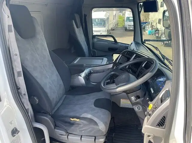 日産UD クオン 大型 ウイング エアサス ベッドの中古トラック画像10