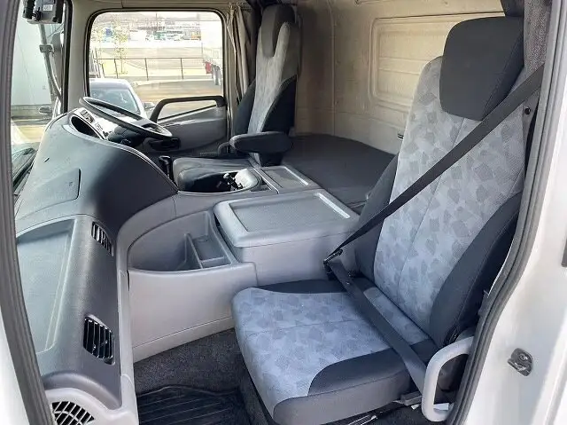 日産UD クオン 大型 ウイング エアサス ベッドの中古トラック画像16