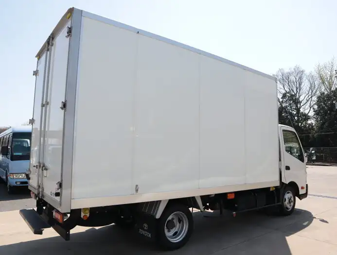 トヨタ ダイナ 小型 アルミバン サイドドア TKG-XZU710の中古トラック画像3