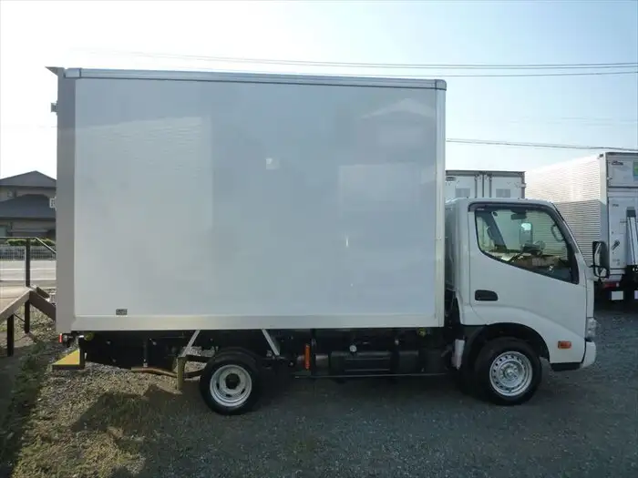 トヨタ ダイナ 小型 アルミバン 3BF-TRY230 R4の中古トラック画像4
