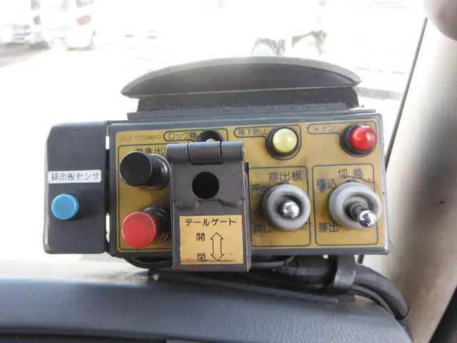 三菱 ファイター 中型/増トン パッカー車 プレス式 ベッドの中古トラック画像15