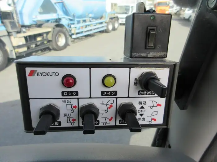 三菱 ファイター 中型/増トン パッカー車 プレス式 TKG-FK72FYの中古トラック画像14