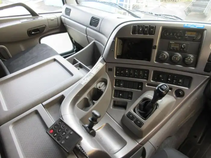 日産UD クオン 大型 ウイング エアサス ベッドの中古トラック画像12