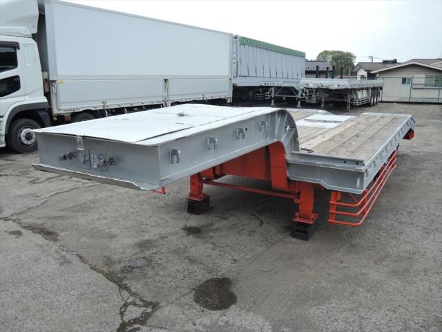 アツタ式トレーラー6トン8輪スター回送車積載車