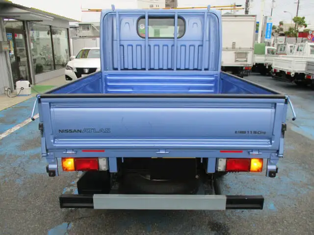 日産 アトラス 小型 平ボディ 10尺 の中古トラック【車両No