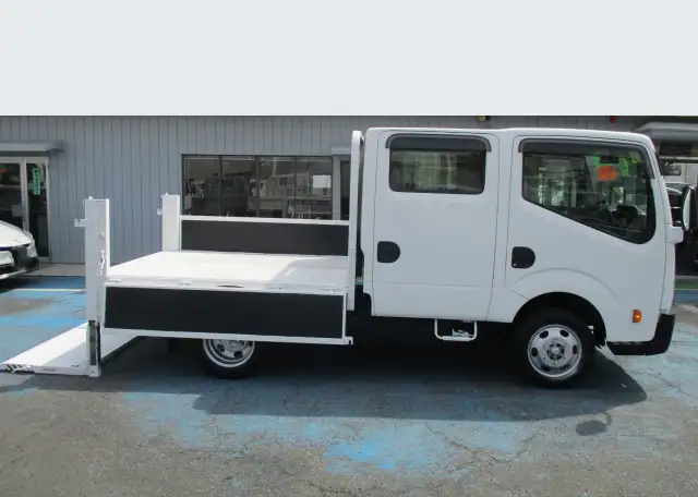 日産 アトラス 小型 平ボディ Wキャブ パワーゲートの中古トラック画像2