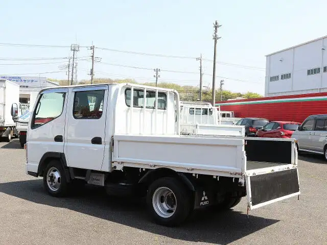 三菱 キャンター 小型 平ボディ Wキャブ 床鉄板の中古トラック画像6