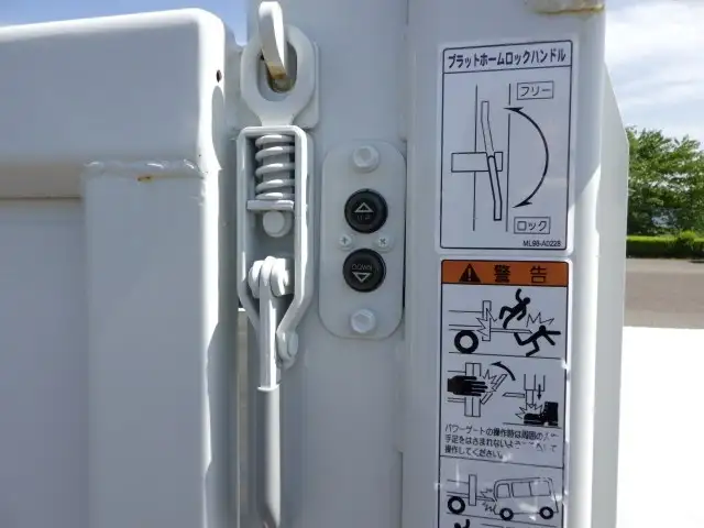 三菱 キャンター 小型 平ボディ パワーゲート 2RG-FBA20の中古トラック画像8