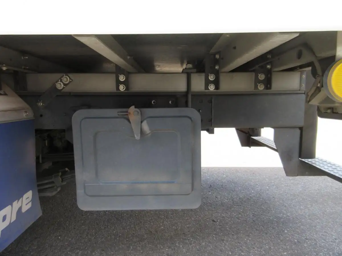 日野 デュトロ 小型 冷凍冷蔵 中温 床ステンの中古トラック画像像17