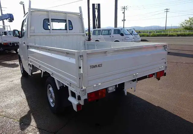 トヨタ タウンエース 小型 平ボディ DBF-S412U H31/R1の中古トラック画像3