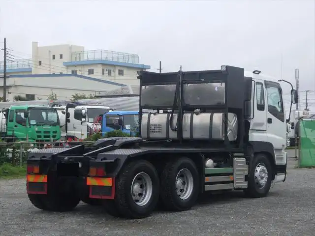 いすゞ ギガ 大型 トラクター 2デフ ベッドの中古トラック画像3