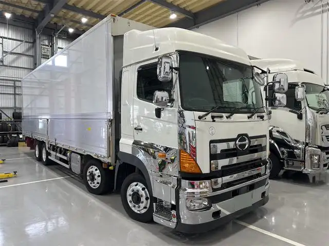 日野 プロフィア 大型 ウイング ハイルーフ ベッドの中古トラック画像2