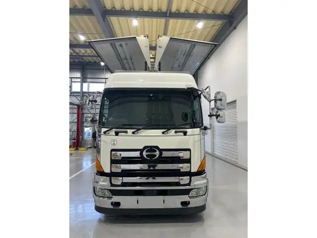 日野 プロフィア 大型 ウイング ハイルーフ ベッドの中古トラック画像7