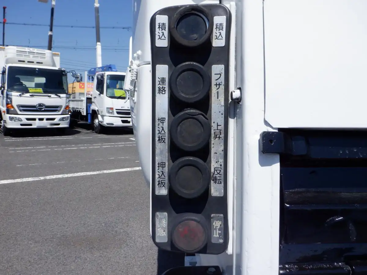 三菱 キャンター 小型 パッカー車 プレス式 TKG-FEB90の中古トラック画像9