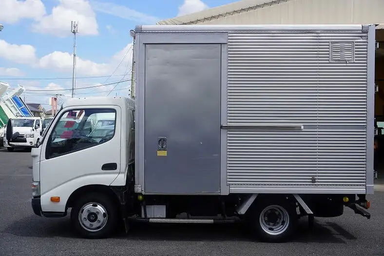 トヨタ トヨエース 小型 アルミバン サイドドア TKG-XZU605の中古トラック画像4