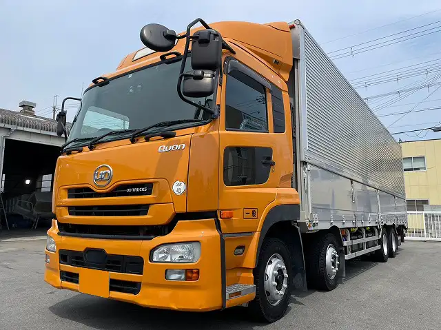 日産UD クオン 大型 ウイング エアサス ベッドの中古トラック画像1