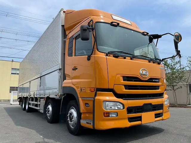 日産UD クオン 大型 ウイング エアサス ベッドの中古トラック画像2
