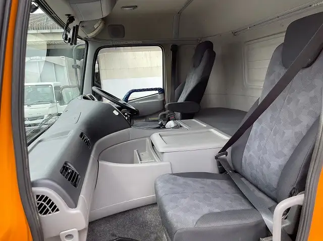 日産UD クオン 大型 ウイング エアサス ベッドの中古トラック画像14