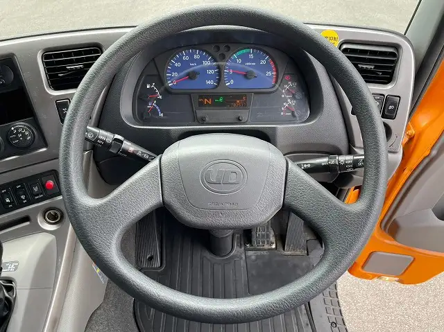 日産UD クオン 大型 ウイング エアサス ベッドの中古トラック画像16