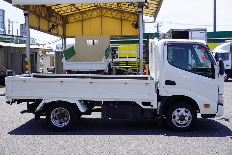 トヨタ ダイナ 小型 平ボディ QDF-KDY231 H29の中古トラック画像2