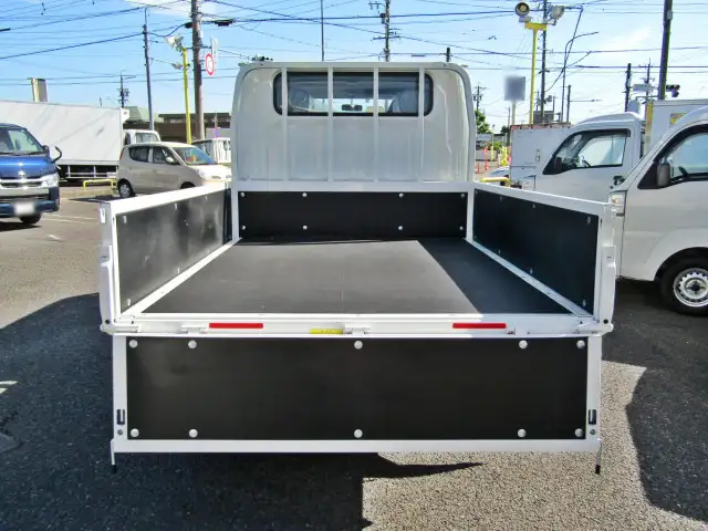 三菱 キャンター 小型 平ボディ Wキャブ 2RG-FBA20の中古トラック画像4