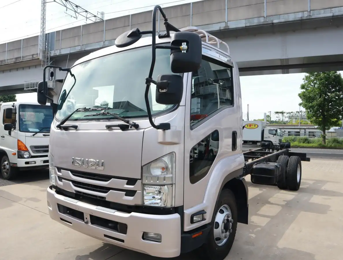 いすゞ フォワード 中型/増トン シャーシ TKG-FRR90S2 H27の中古トラック画像1