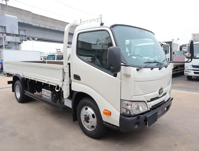 トヨタ ダイナ 小型 平ボディ 2KG-XZU695 R5の中古トラック画像2