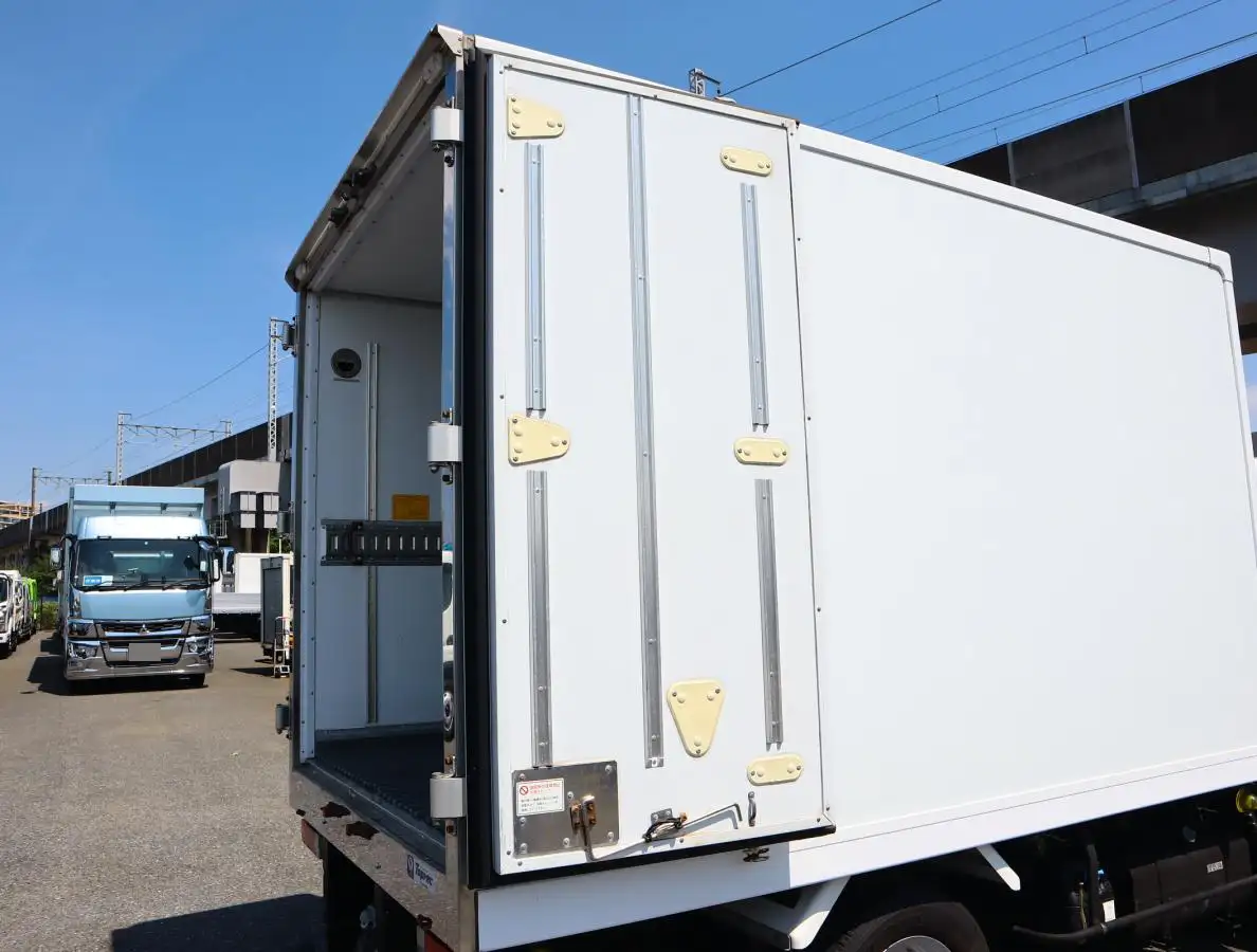 三菱 キャンター 小型 冷凍冷蔵 低温 床ステンの中古トラック画像10