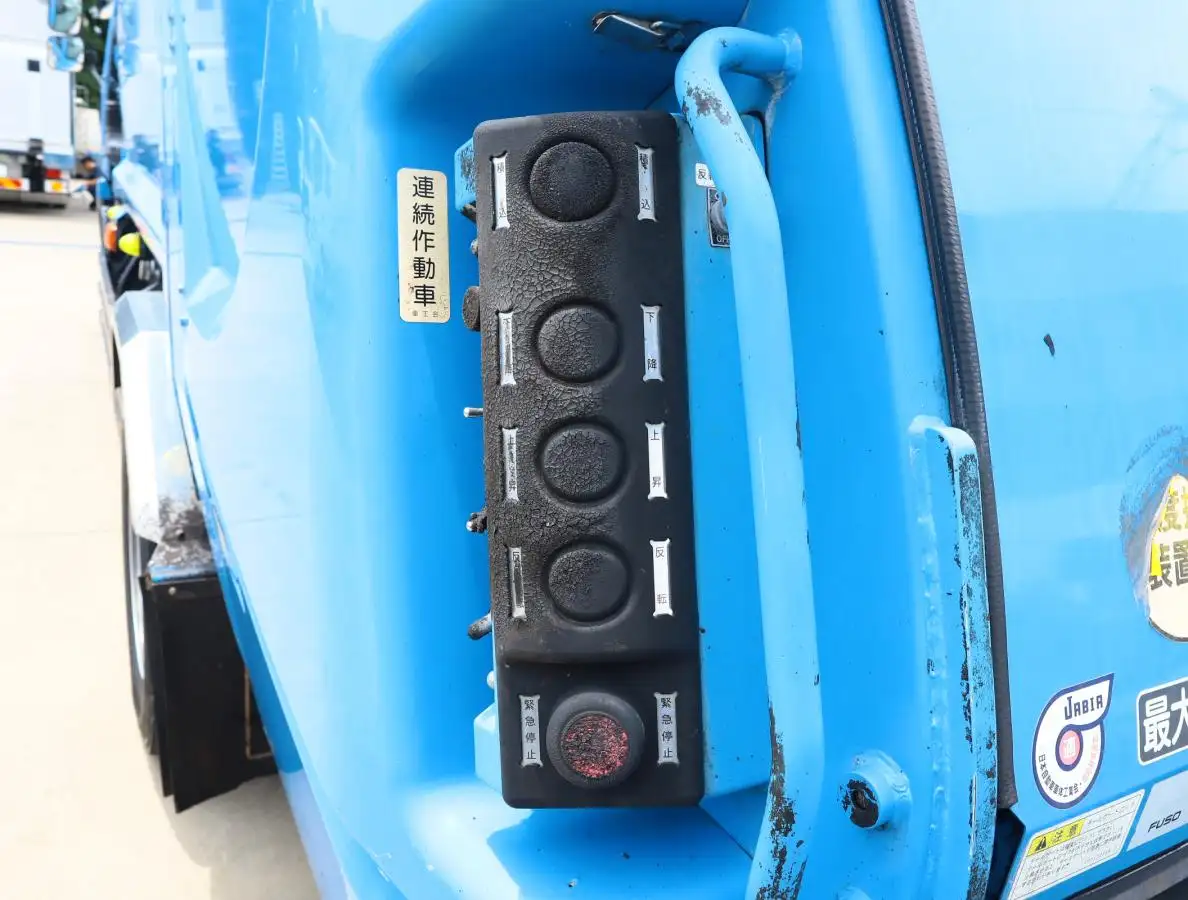 三菱 ファイター 中型/増トン パッカー車 プレス式 PDG-FK72FZの中古トラック画像4