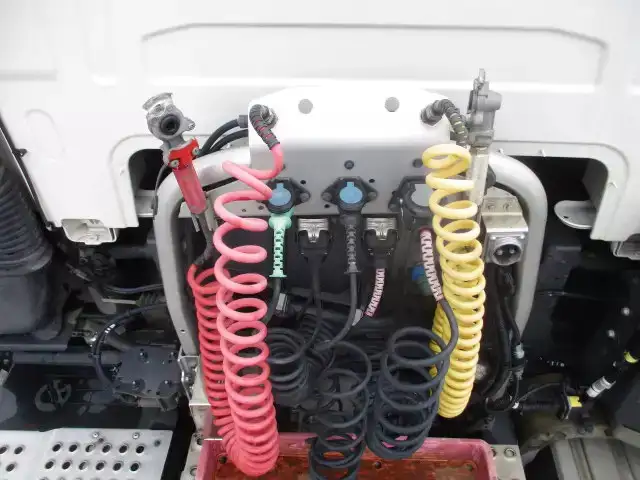 ボルボ トラック 大型 トラクター ハイルーフ 1デフの中古トラック画像4