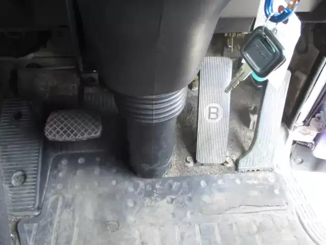いすゞ ギガ 大型 特殊車両 KL-CYZ51V3 H15の中古トラック画像12