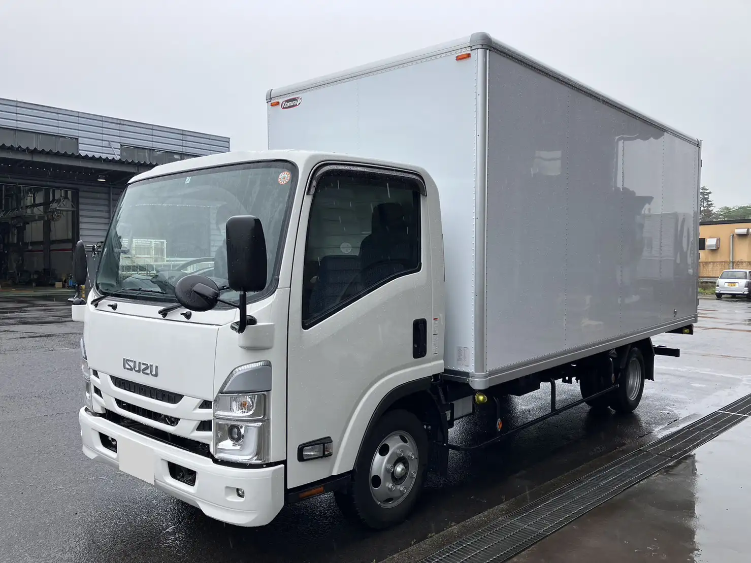 いすゞ エルフ 小型 アルミバン 2RG-NPR88AN R4 の中古トラック【車両No.147182】