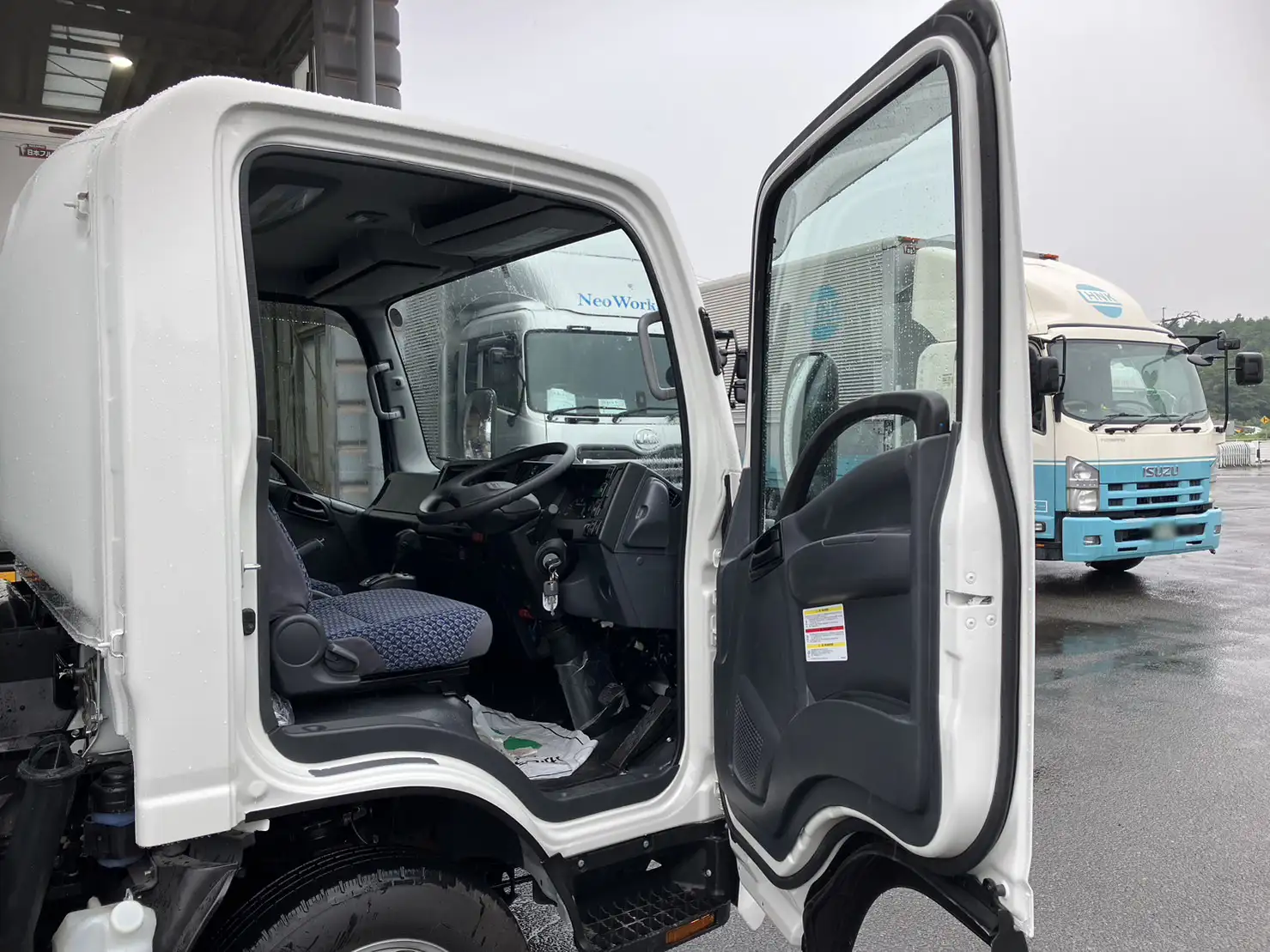 いすゞ エルフ 小型 アルミバン 2RG-NPR88AN R4の中古トラック画像12