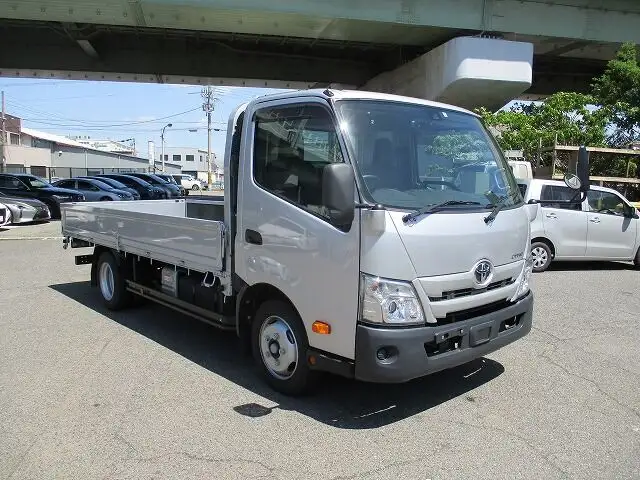 トヨタ ダイナ 小型 平ボディ 2RG-XZU710 R4の中古トラック画像3