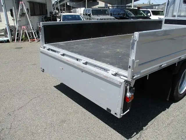 トヨタ ダイナ 小型 平ボディ 2RG-XZU710 R4の中古トラック画像9