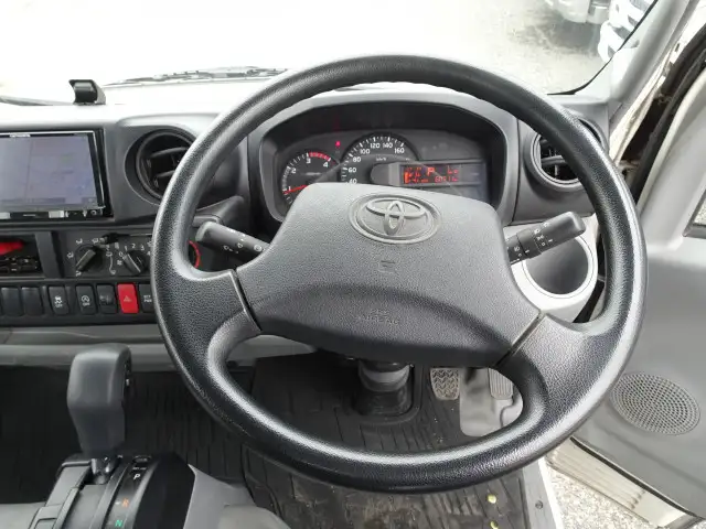 トヨタ トヨエース 小型 平ボディ TPG-XZU605 H30の中古トラック画像9