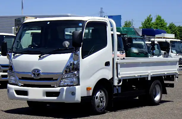 トヨタ ダイナ 小型 平ボディ TKG-XZU700 H28の中古トラック画像1