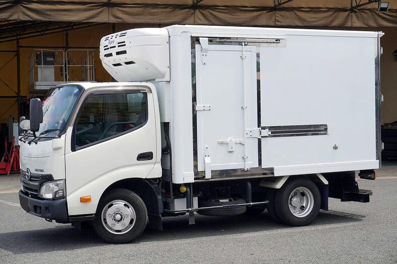 日野 デュトロ 小型 冷凍冷蔵 10尺 TPG-XZC605M
