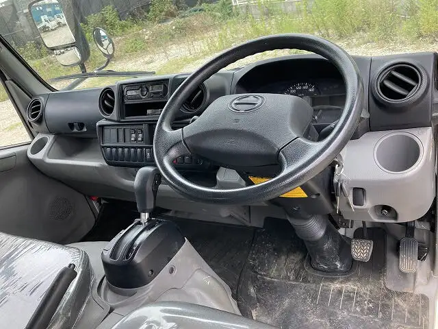 日野 デュトロ 小型 平ボディ Wキャブ TPG-XZU605Mの中古トラック画像10